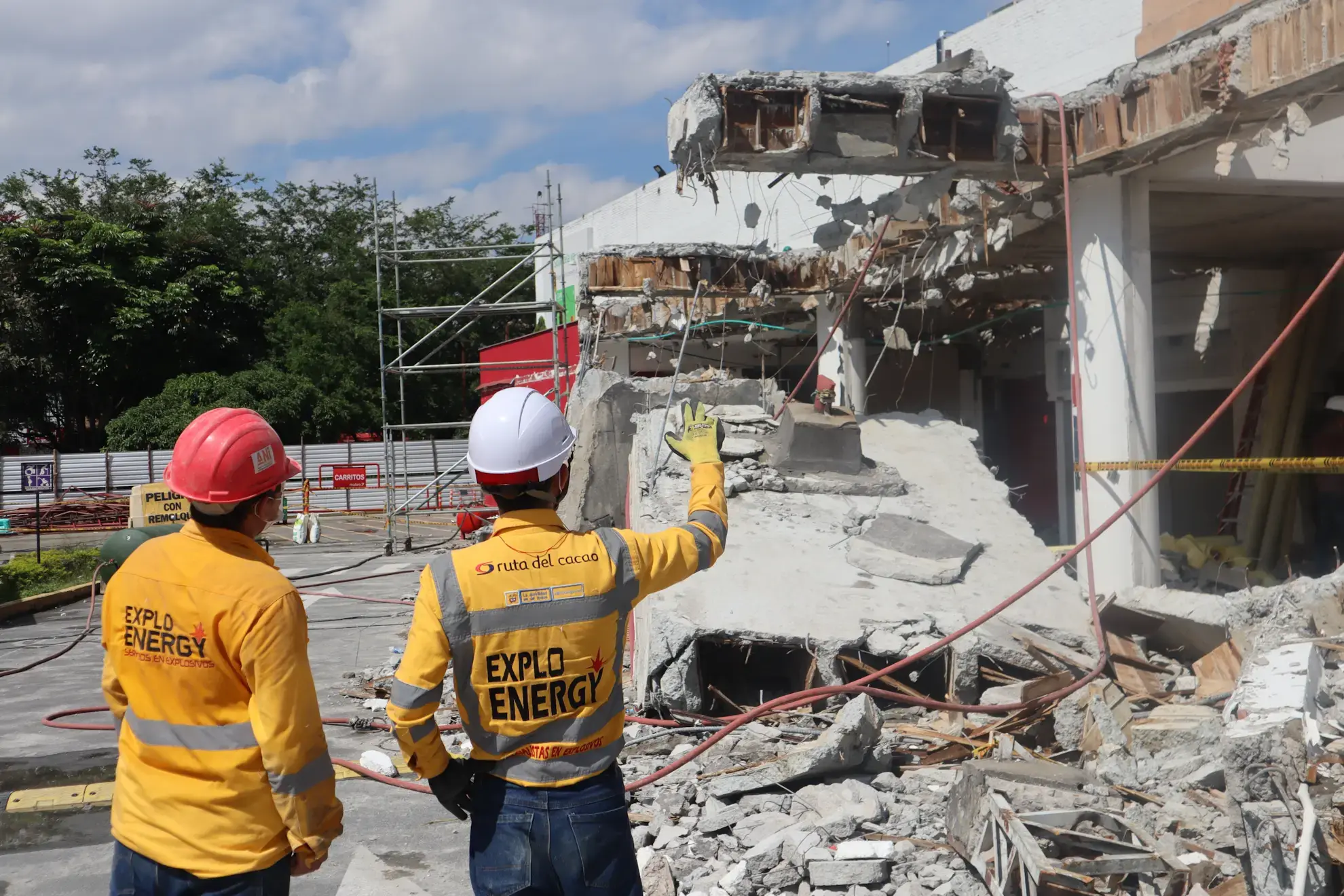 Demoliciones Mecánicas, con explosivos y con agentes expansivos.